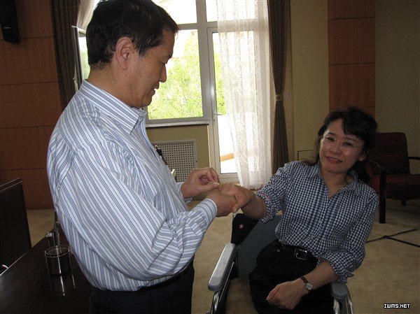 王文远教授用平衡针灸为张海迪治疗