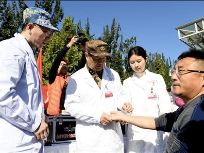 “健康心理 快乐人生”王文远教授受邀参加朝阳区卫生局义诊活动