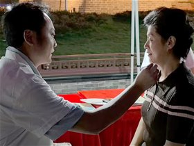 聊城中医药文化夜市启幕：卫健委主任为平衡针灸“三秒见效”点赞