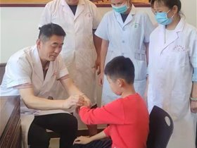 平衡针灸创始人王文远教授亲传弟子于波参加樟树全国药交会义诊获赞誉