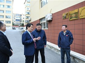 平衡针灸创始人王文远教授为烟台某部休干所开展了健康讲座与义诊活动