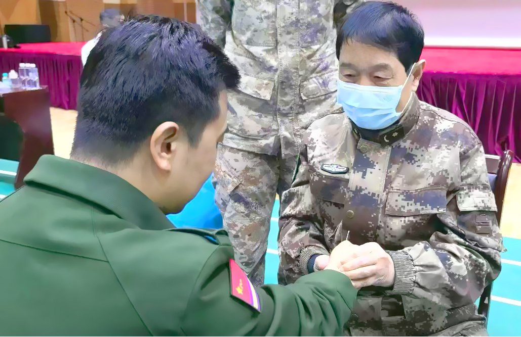 平衡针灸创始人王文远教授深入61618部队开展巡诊与带教公益活动（2026&middot;3&middot;18高晓强摄） (2).jpg