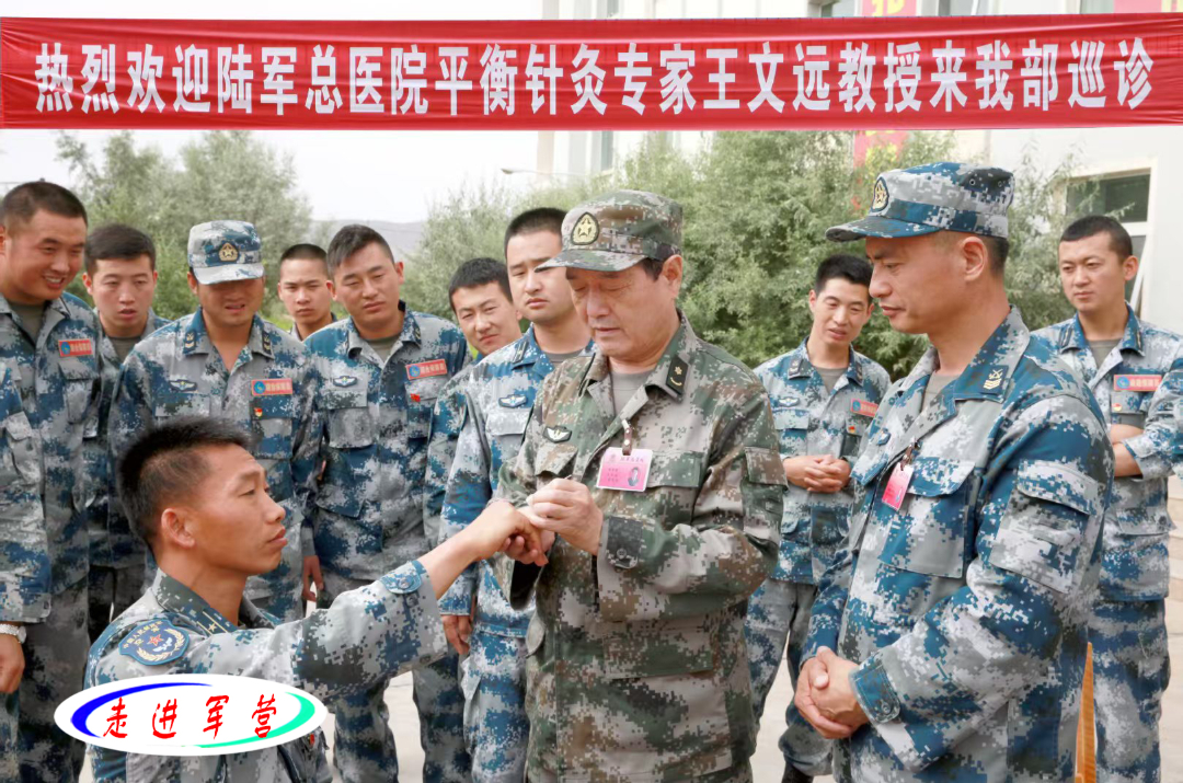 走进军营.jpg