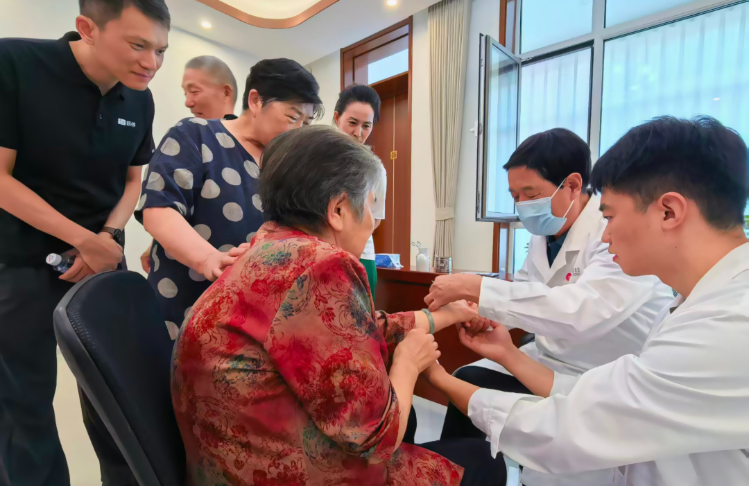 平衡针灸创始人王文远教授应邀奔赴北京朝阳第七干休所服务中心为老干部义诊公益活动。马先博摄影  2026&middot;9&middot;21 (1).jpg