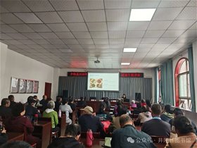 治未病守平衡 银针护重阳｜平衡针灸创始人王文远教授亲传弟子王改梅医师走进井陉老年大学开展平衡针灸健康讲座